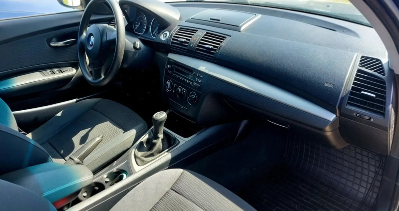 BMW Seria 1 cena 16900 przebieg: 209950, rok produkcji 2010 z Chełmno małe 16